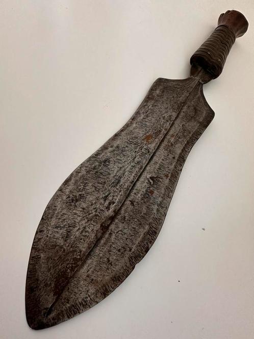 Antiek Ngombe kortzwaard privé collectie Matadi 1920, Antiek en Kunst, Kunst | Niet-Westerse kunst, Verzenden