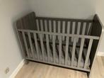 Babybed + matras + matrasbeschermer + hoeslaken + hellend ku, Ophalen, Gebruikt, Minder dan 140 cm, Matras