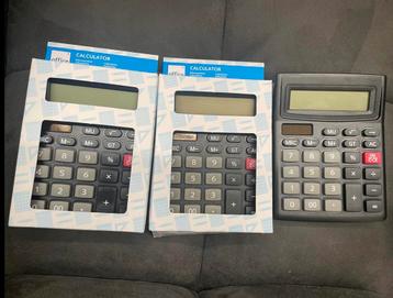 nieuwe rekenmachine werkt perfect - 1 is 2€ alle 3 voor 5€ beschikbaar voor biedingen