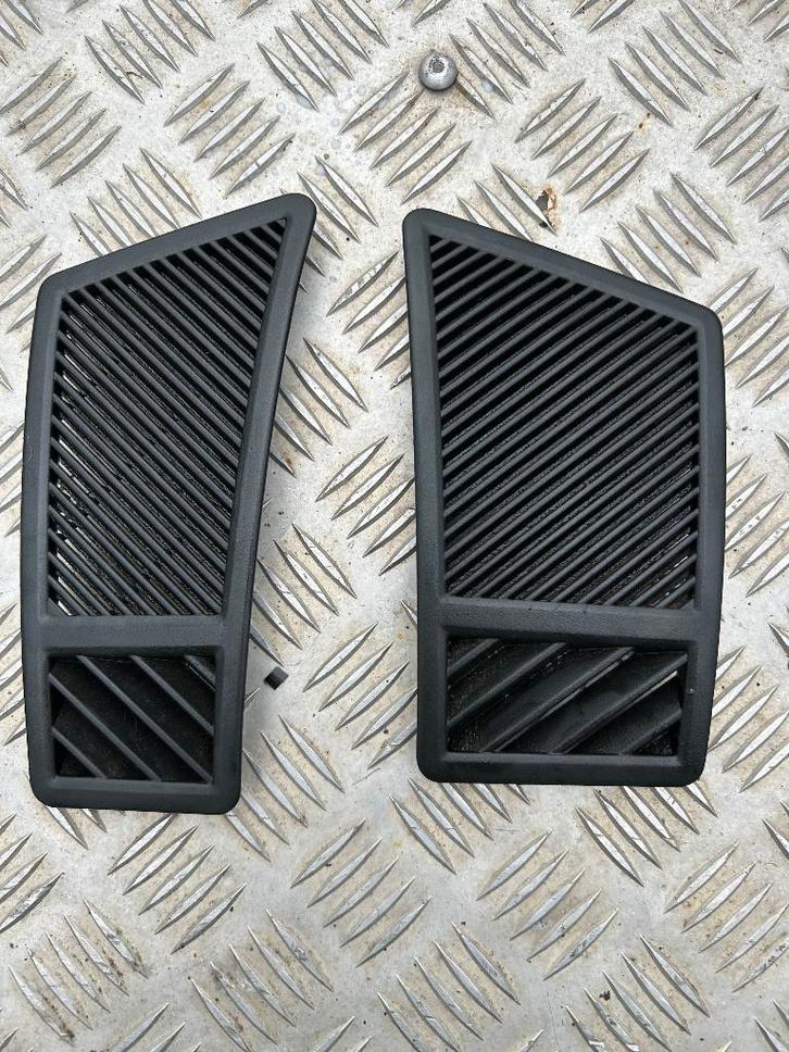 Capuchons pour haut-parleurs Opel Kadett E, Autos : Pièces & Accessoires, Tableau de bord & Interrupteurs, Opel, Neuf, Enlèvement ou Envoi