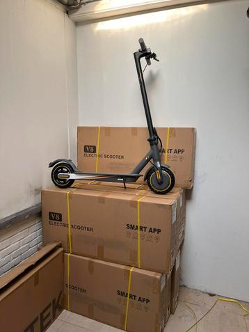 Elektrische Steppen / Nieuw / In Doos / V8 / 25 Km / H / beschikbaar voor biedingen
