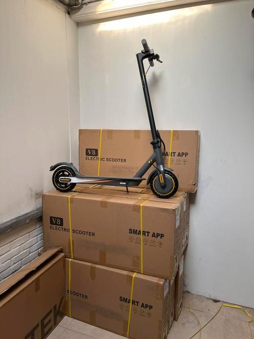 Elektrische Steppen / Nieuw / In Doos / V8 / 25 Km / H /, Fietsen en Brommers, Steps, Nieuw, Elektrische step (E-scooter), Ophalen