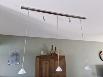 Moderne Hangverlichting beschikbaar voor biedingen