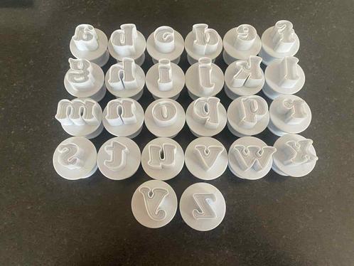 Taart decoratie materiaal: Culpitt - letter uitstekers, Hobby en Vrije tijd, Taarten en Cupcakes maken, Gebruikt, Versiering, Taarten of Cupcakes