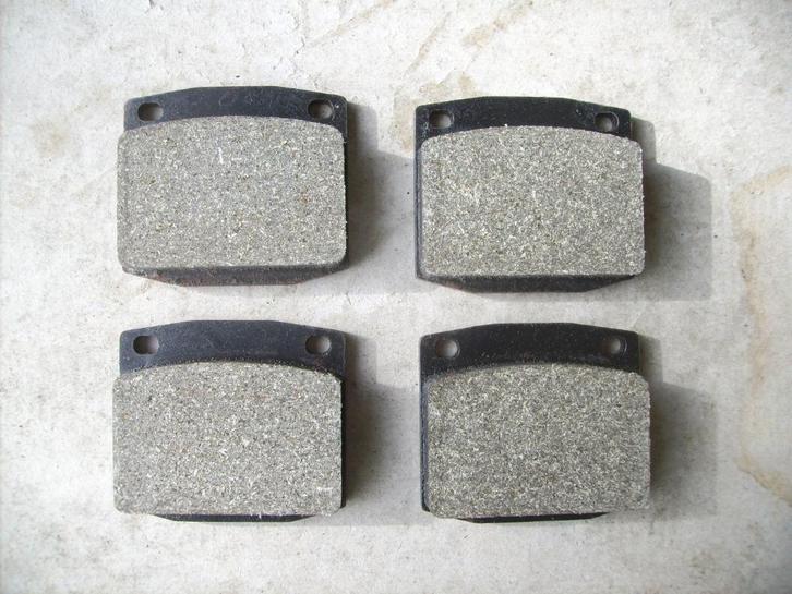 AC Delco 171-1097 Remblokken voor Datsun 120Y/140Y, Auto-onderdelen, Remmen en Aandrijving, Nissan, Oldtimer onderdelen, Nieuw