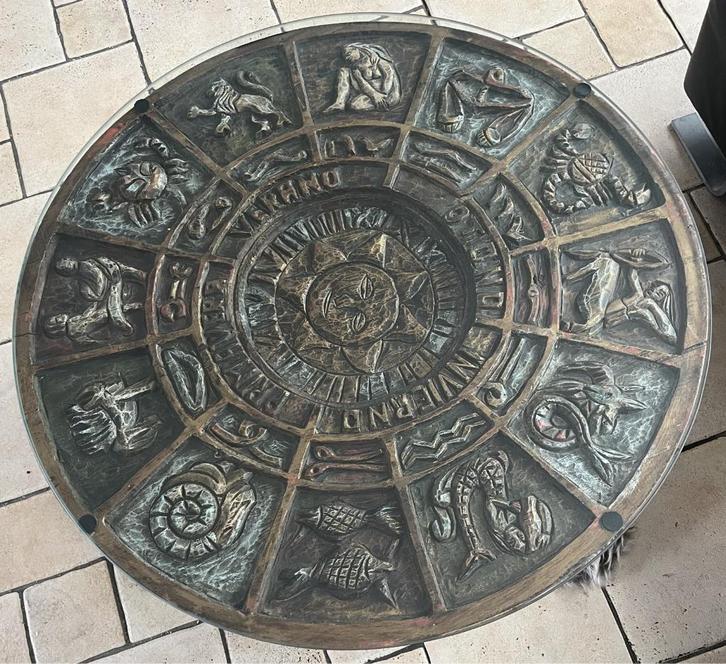 Antieke spirituele houten tafel met Zodiak reliëf & glasblad, Antiek en Kunst, Antiek | Meubels | Tafels, Ophalen