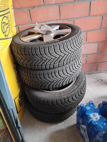 Set 4 winterbanden michelin 2025/55 R16 op stalen velg beschikbaar voor biedingen