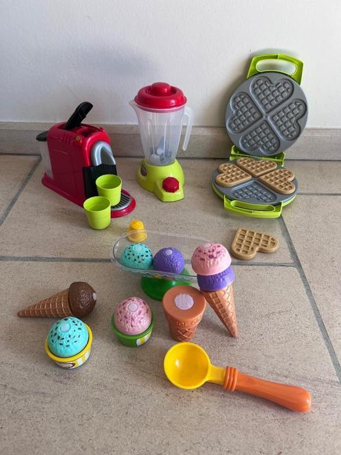 Speelgoed keukenapparaten (wafelijzer, koffiemachine met cup, Enfants & Bébés, Jouets | Jouer aux cuisines, Comme neuf, Jouer à la cuisine