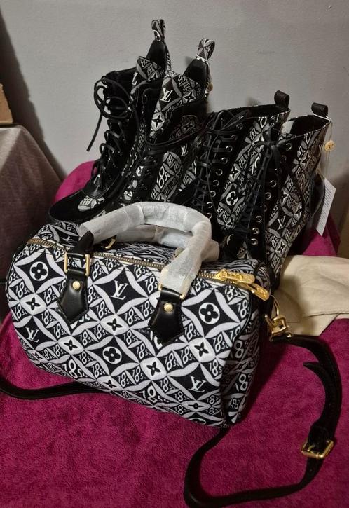 Lot Louis Vuitton Since 1854, Bijoux, Sacs & Beauté, Sacs | Sacs Femme, Neuf, Enlèvement ou Envoi