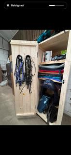 Zadelkast te koop, Enlèvement ou Envoi, Comme neuf, Bois, Autres types