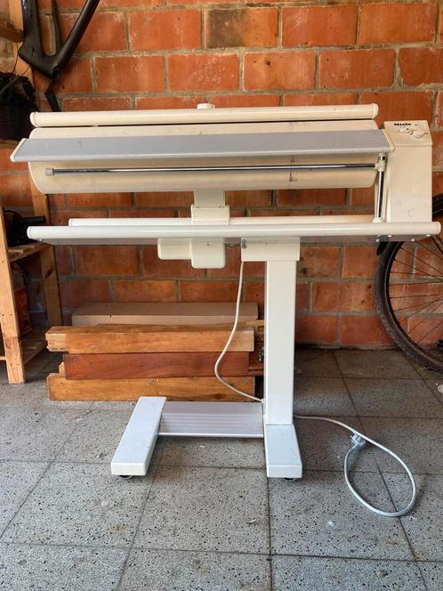 Strijkrol strijkijzer Miele, Elektronische apparatuur, Strijkijzers en Strijkplanken, Zo goed als nieuw, Ophalen