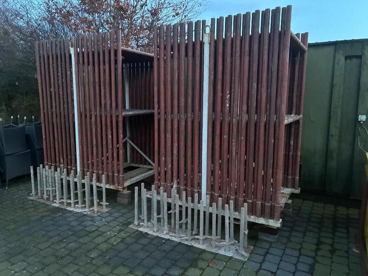 300m2 stelling met 80 ijzeren vloeren., Bricolage & Construction, Échafaudages, Comme neuf, Échafaudage de façade, 5 mètres de hauteur ou plus