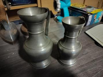 2 Tinnen kruiken beschikbaar voor biedingen