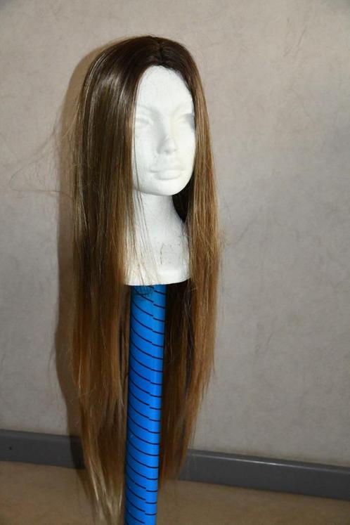 Donkerblonde steile pruik 86 cm, Handtassen en Accessoires, Uiterlijk | Haarverzorging, Nieuw, Pruik of Haarverlenging, Ophalen of Verzenden