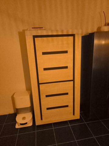 Meuble dois partir bon prix  beschikbaar voor biedingen