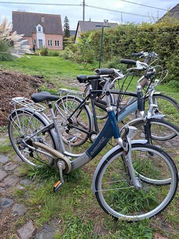 2 vélos pour femmes (Batavus et Giant) et 1 vélo Batavus pou