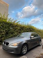 BMW 520d EURO 5 - 195.000KM - 1 EIG - DEALER OHB - GARANTIE, Auto's, BMW, Leder, Bedrijf, Grijs, Parkeersensor