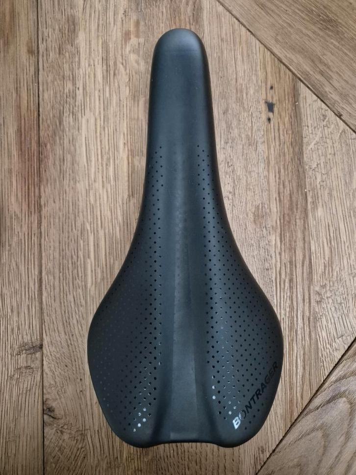 Bontrager (Trek) Arvada comp zadel - 138mm, Vélos & Vélomoteurs, Vélos Pièces, Comme neuf, Selle, Enlèvement ou Envoi