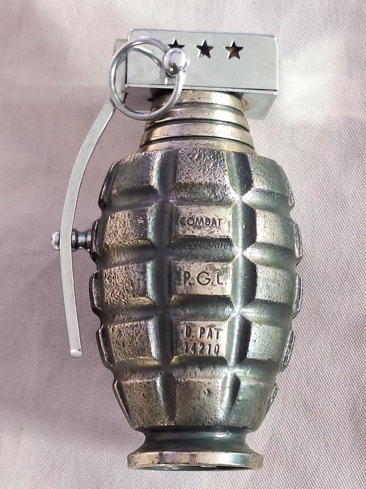Briquet grenade à essence PGL Combat. D. Pat 14210, Collections, Articles de fumeurs, Briquets & Boîtes d'allumettes, Utilisé