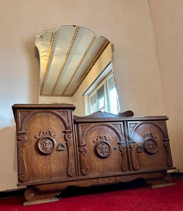Authenthieke kast incl spiegel beschikbaar voor biedingen