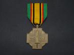 Médaille de combattant militaire de la Seconde Guerre mondia, Collections, Autres, Enlèvement ou Envoi, Ruban, Médaille ou Ailes