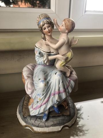 Posture ancienne femme et enfant en porcelaine 