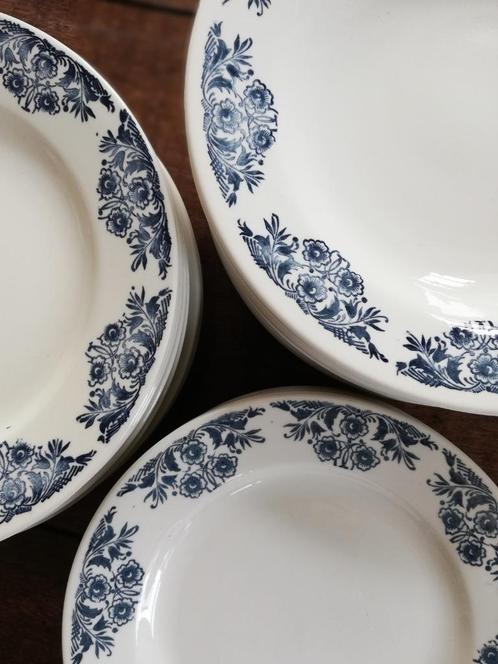 36 st Borden Boch donker grijsblauwe bloemenrand, Antiek en Kunst, Antiek | Servies los, Ophalen