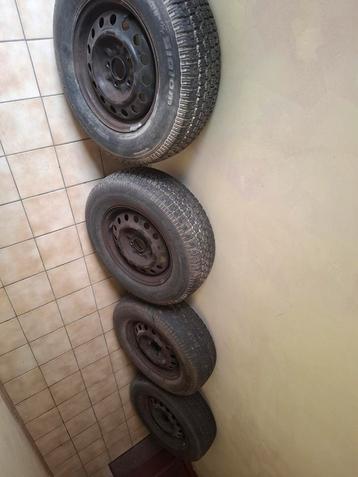 215/70/r15 beschikbaar voor biedingen