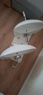 2 lavabos en porcelaine, avec robinets, Maison & Meubles, Enlèvement, Utilisé, Lavabo ou Évier