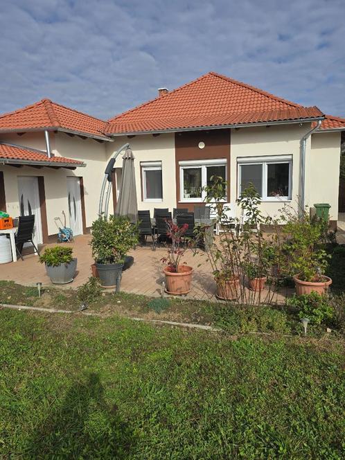 Zorgenloos wonen in Dombovar(HU) vernieuwd huis op 800m², Immo, Buitenland, Overig Europa, Woonhuis, Stad, Verkoop zonder makelaar