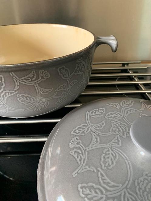 Cocotte vintage casserole Le Creuset fonte modele mama, Huis en Inrichting, Keuken | Potten en Pannen, Zo goed als nieuw, Gietijzer