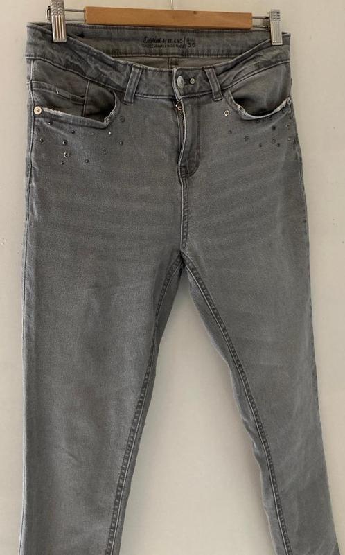 Dames grijze spijkerbroek met strass"Bel&Bo"maat 36, Kleding | Dames, Spijkerbroeken en Jeans, Zo goed als nieuw, W27 (confectie 34) of kleiner