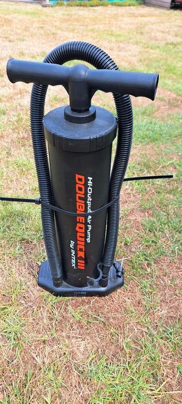 Intex handpomp 48cm.

 beschikbaar voor biedingen