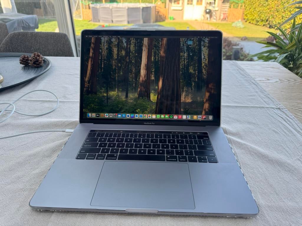 Apple Macbook Pro (2018) 15-inch, Computers en Software, Apple Macbooks, Refurbished, MacBook, 15 inch, 2 tot 3 Ghz, 256 GB, 16 GB
