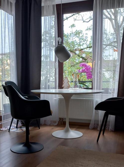 70 x 105 tulipe tafels max 244 x 137 laminated eero saarinen, Antiek en Kunst, Antiek | Meubels | Kasten, Ophalen of Verzenden