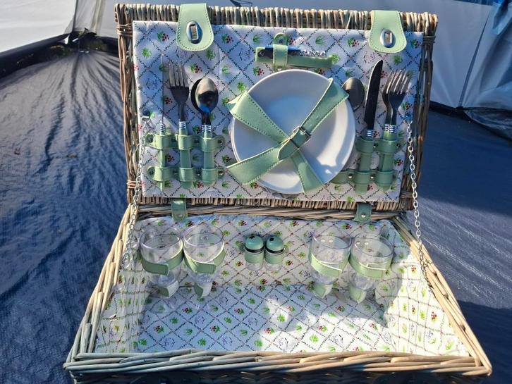 picknickmand voor 4 personen, Hobby en Vrije tijd, Picknickmanden, Zo goed als nieuw, Ophalen