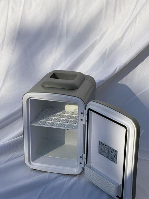 Mini Koelkast 4L Grijs – Koel & Warm – Drank & Caosmetica, Elektronische apparatuur, Koelkasten en IJskasten, Nieuw, Zonder vriesvak