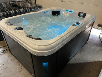Perfecte 3 parsoonts Passion Spa Renew in nieuwstaat !!! beschikbaar voor biedingen