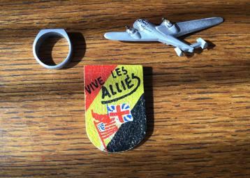 Lot militaria beschikbaar voor biedingen