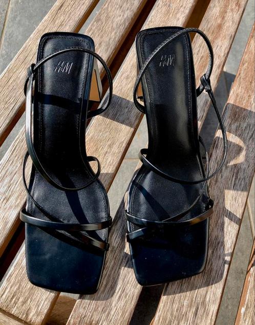 Très jolies sandales à talons H&M noir, P39, TBE, Vêtements | Femmes, Chaussures, Comme neuf, Escarpins, Noir, Enlèvement ou Envoi