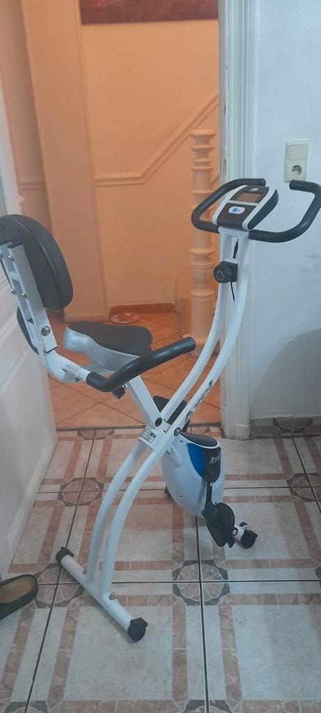 Hometrainer, opvouwbare fitnessfiets met stoel + slabbetje, Sport en Fitness, Fitnessapparatuur, Zo goed als nieuw, Hometrainer