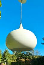 Retro witte hanglamp, Huis en Inrichting, Retro, vintage, 50 tot 75 cm, Ophalen of Verzenden, Zo goed als nieuw