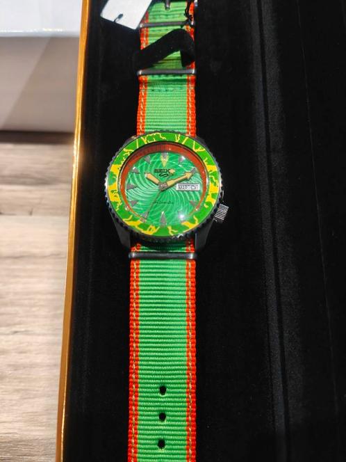 Seiko 5 Sports SRPF23K1 Street Fighter Blanka - Nieuw, Handtassen en Accessoires, Horloges | Heren, Nieuw, Polshorloge, Seiko