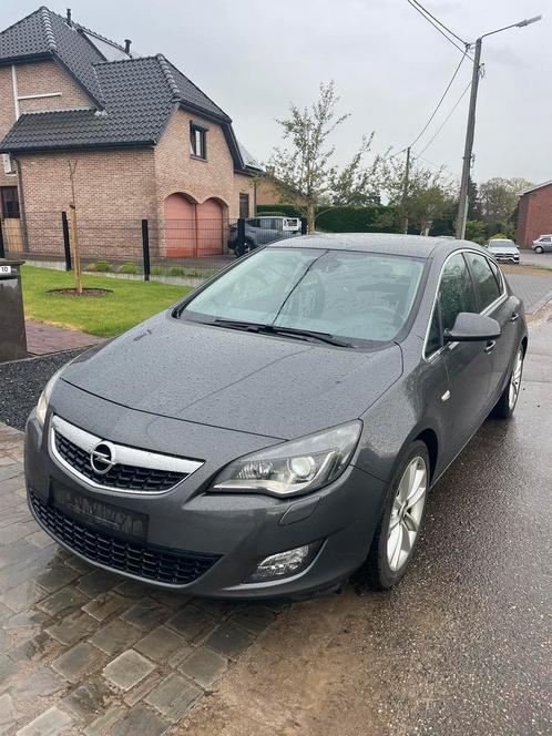 Opel Astra 1,7cdti full option euro5 model 2010, Auto's, Opel, Particulier, Astra, ABS, Adaptieve lichten, Airconditioning, Bluetooth