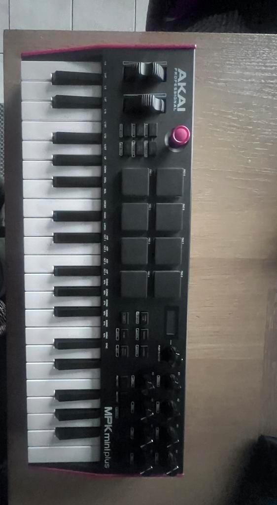 Akai mini plus, Musique & Instruments, Équipement Midi, Comme neuf, Enlèvement