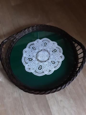 Dienblad met kanten sierlapje  ! JAREN 60 HANDWERK beschikbaar voor biedingen