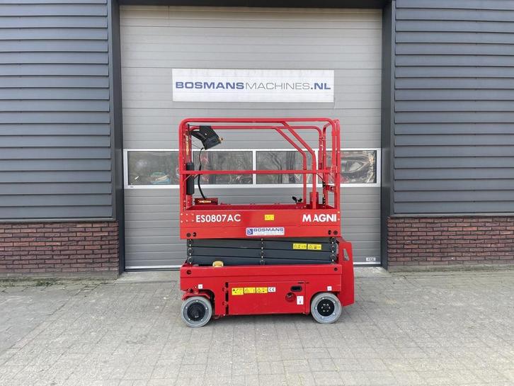 Magni ES0807 AC schaarhoogwerker BJ 2023 26 uur, Zakelijke goederen, Machines en Bouw | Liften, Steigers en Ladders