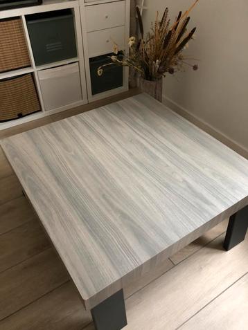 table basse disponible aux enchères