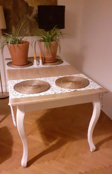 Eettafel beschikbaar voor biedingen