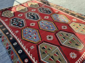 Kilim tapijt beschikbaar voor biedingen